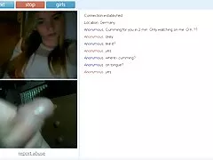 Cô gái sex 18 viet nam tóc nâu tự hỏi tình dục