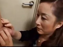 Cô gái tóc sex nguoi lon viet nam vàng với mẹ bắn anh chàng